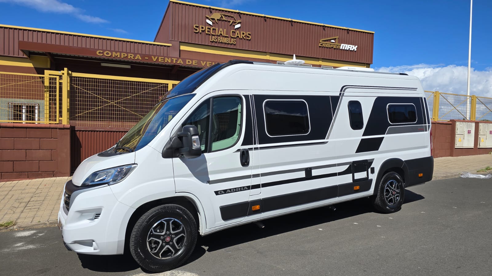 ADRIA TWIN 640SGX 140CV AT9 FIAT PREMIUM