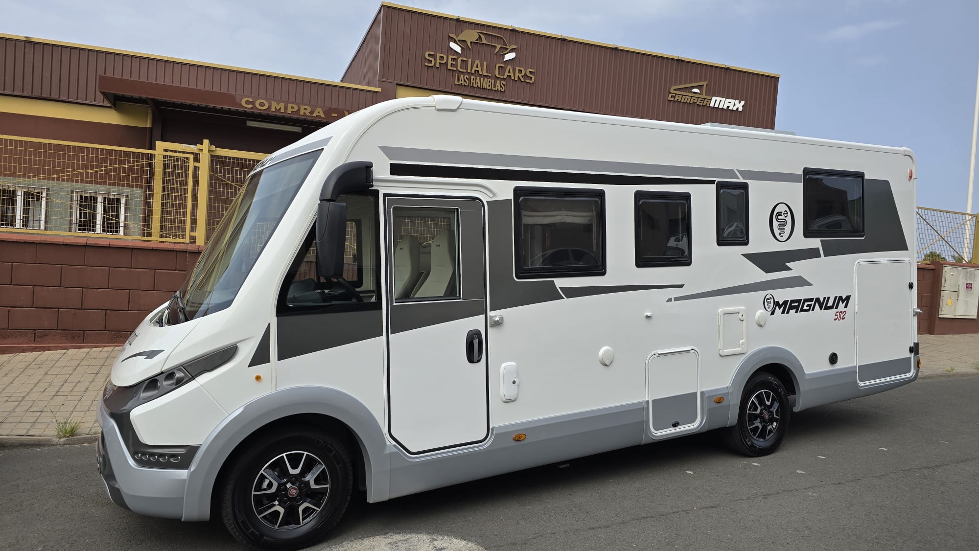 ELNAGH MAGNUM 582 180CV